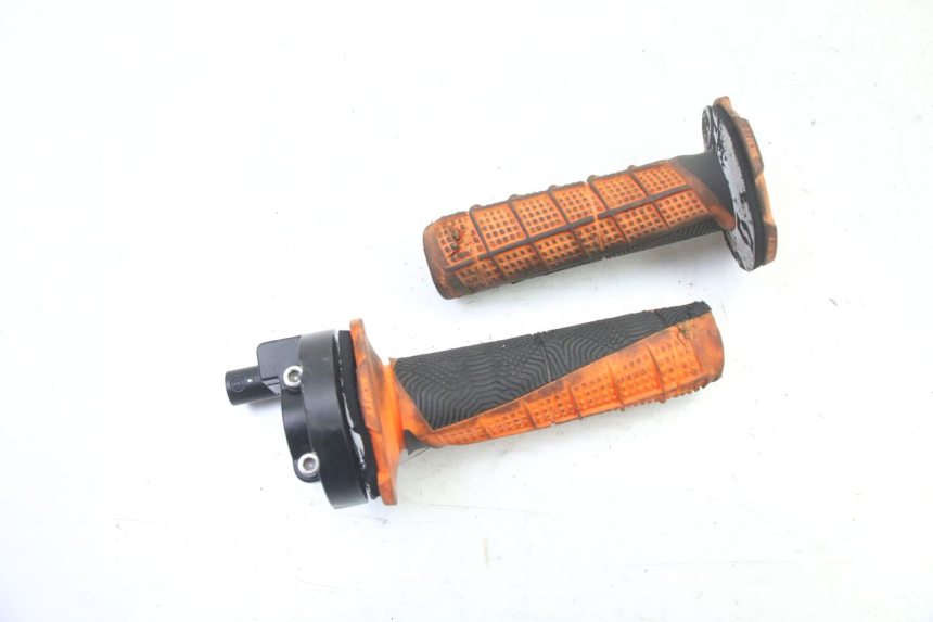photo de THROTTLE GRIP APOLLO RFZ 125