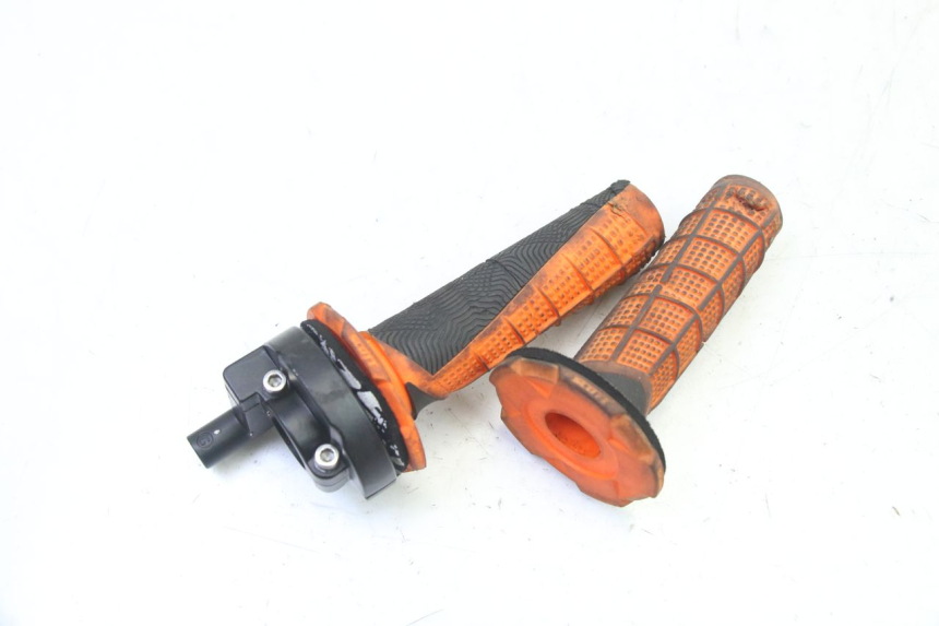photo de THROTTLE GRIP APOLLO RFZ 125
