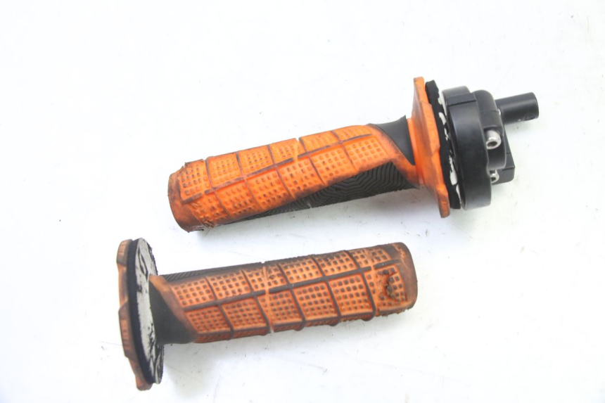 photo de THROTTLE GRIP APOLLO RFZ 125