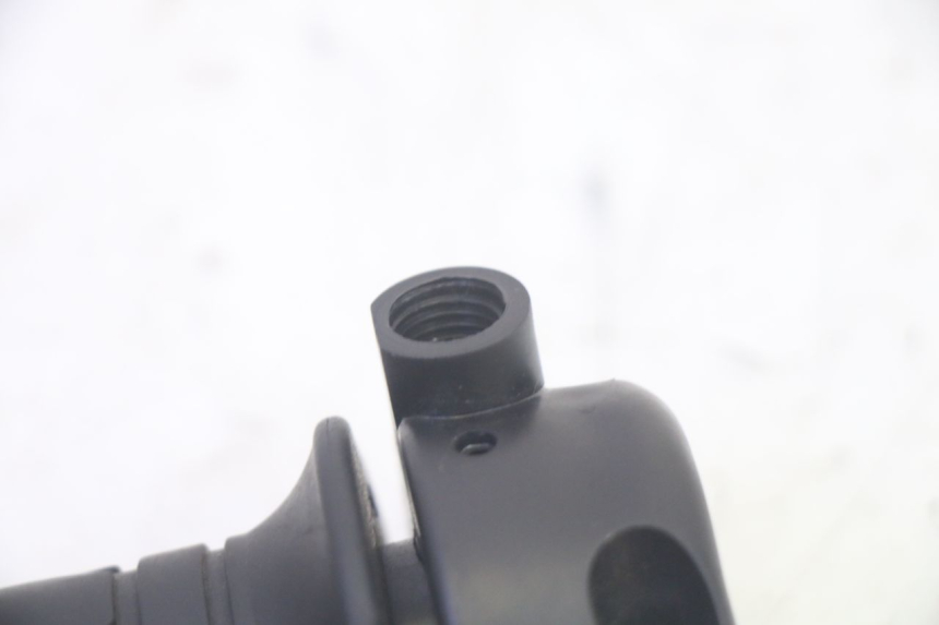 photo de THROTTLE GRIP JM MOTORS SANTANA EVO 50 (2024 - 2026) - Technical close-up