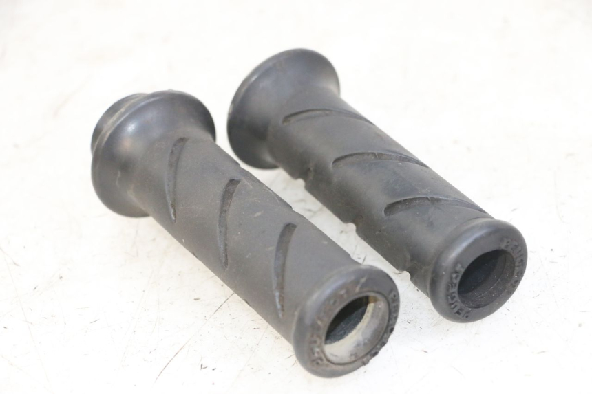 photo de THROTTLE GRIP PEUGEOT SATELIS 125 (2013 - 2018)