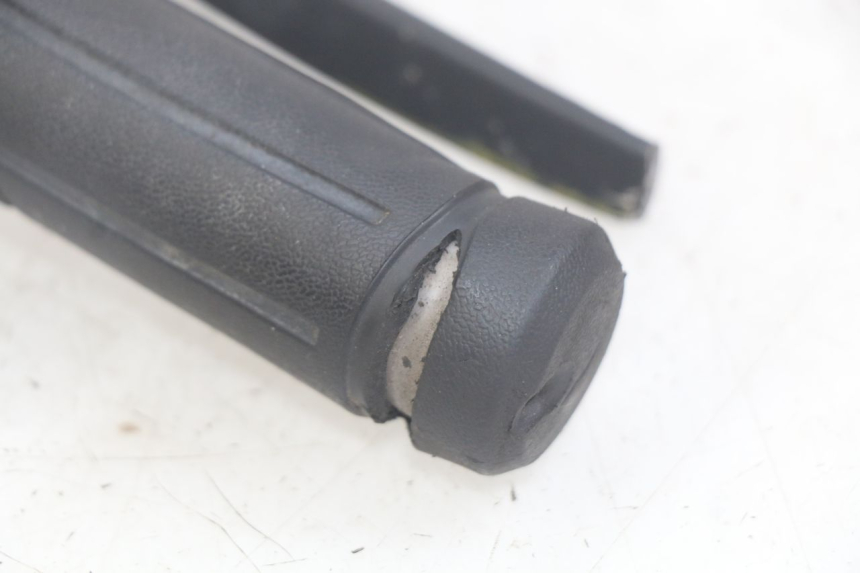 photo de THROTTLE GRIP HONDA SCV LEAD 100 (2003 - 2007)