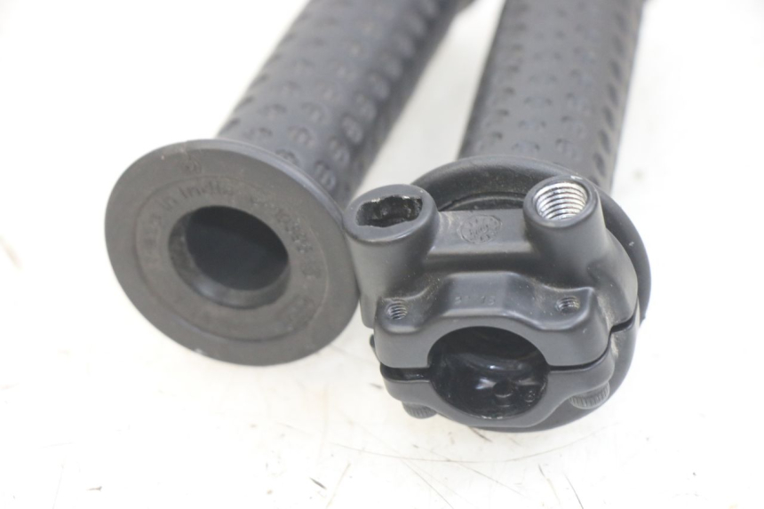 photo de THROTTLE GRIP APRILIA SXR 50 (2021 - 2023)