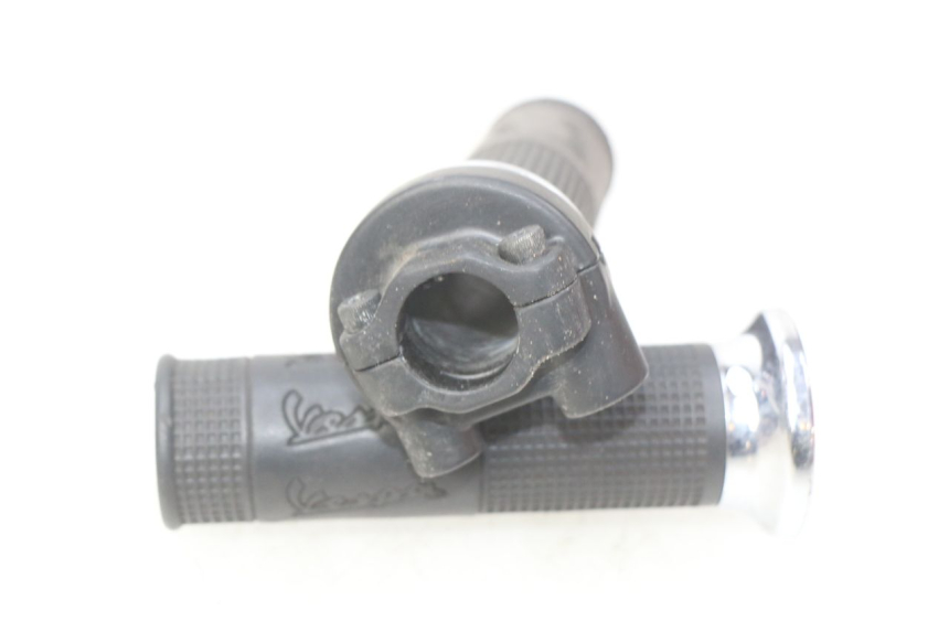 photo de THROTTLE GRIP PIAGGIO VESPA GTS IGET ABS 125 (2017 - 2023)