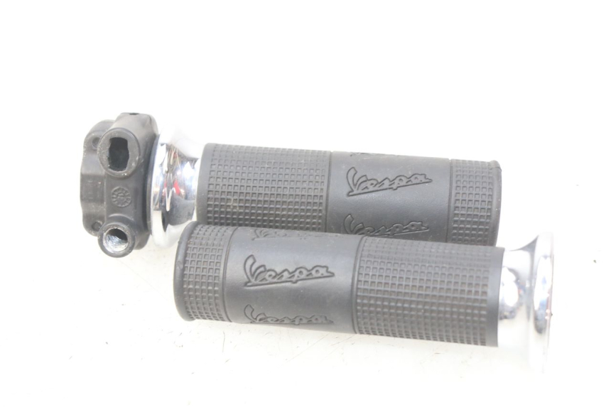 photo de THROTTLE GRIP PIAGGIO VESPA GTS IGET ABS 125 (2017 - 2023)