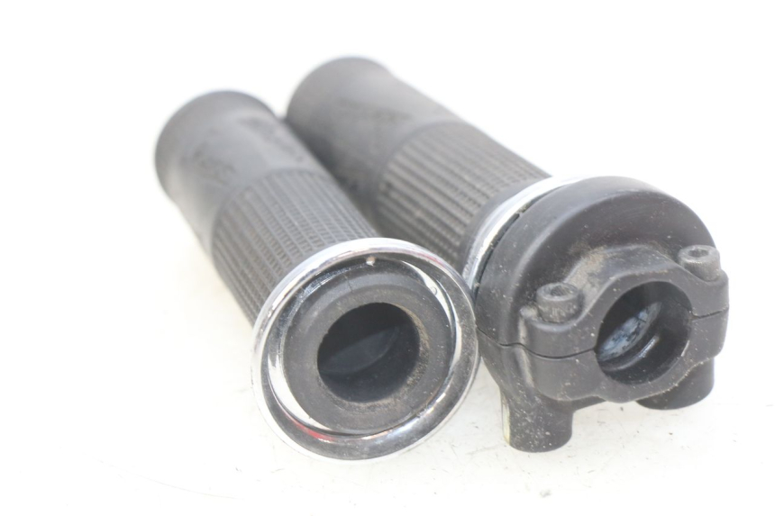 photo de THROTTLE GRIP PIAGGIO VESPA GTS IGET ABS 125 (2017 - 2023)
