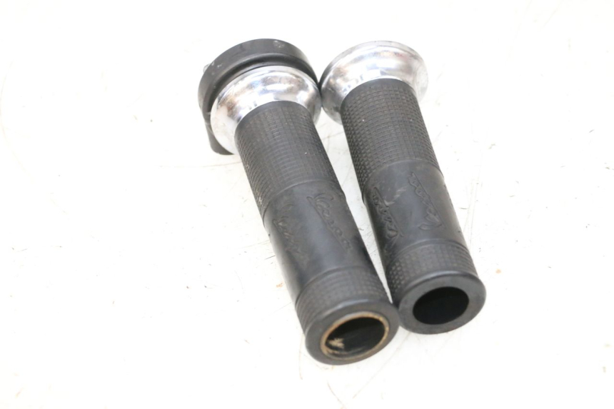 photo de THROTTLE GRIP PIAGGIO VESPA GTS SUPER IE 125 (2009 - 2016) - Technical close-up