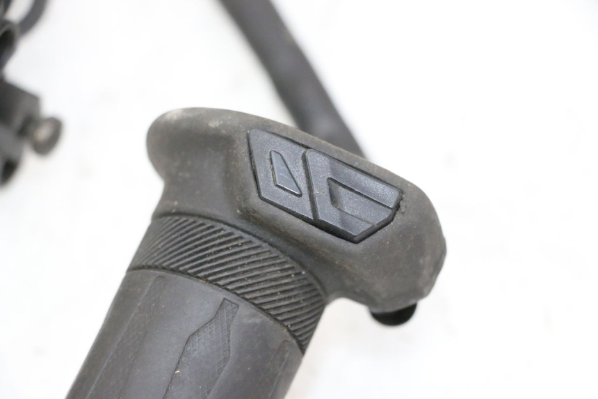 photo de THROTTLE GRIP YAMAHA XMAX X-MAX 125 (2006 - 2009)
