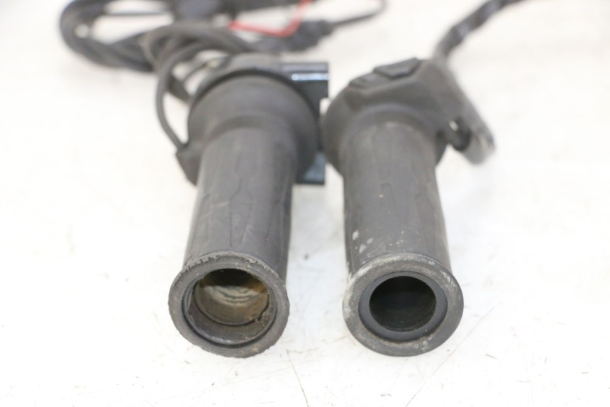 photo de THROTTLE GRIP YAMAHA XMAX X-MAX 125 (2006 - 2009)