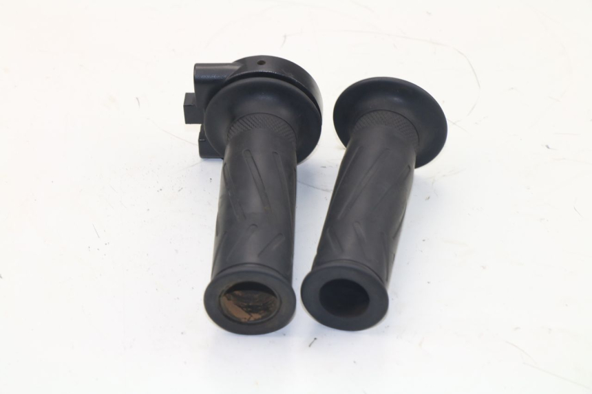 photo de THROTTLE GRIP YAMAHA XMAX X-MAX 125 (2006 - 2009)