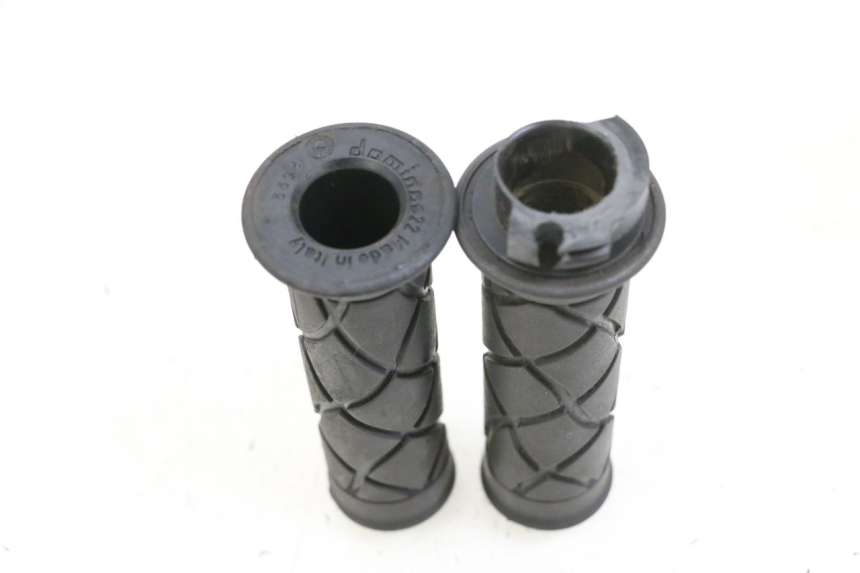 photo de THROTTLE GRIP YAMAHA YP MAJESTY 125 (2002 - 2006) - Component detail