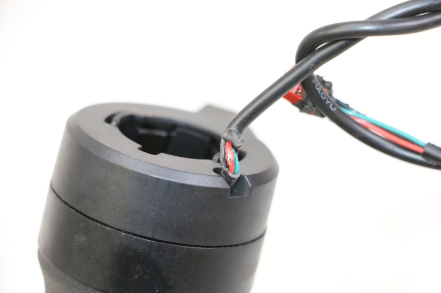 photo de THROTTLE GRIP SEGWAY NINEBOT ZT3 PRO 1