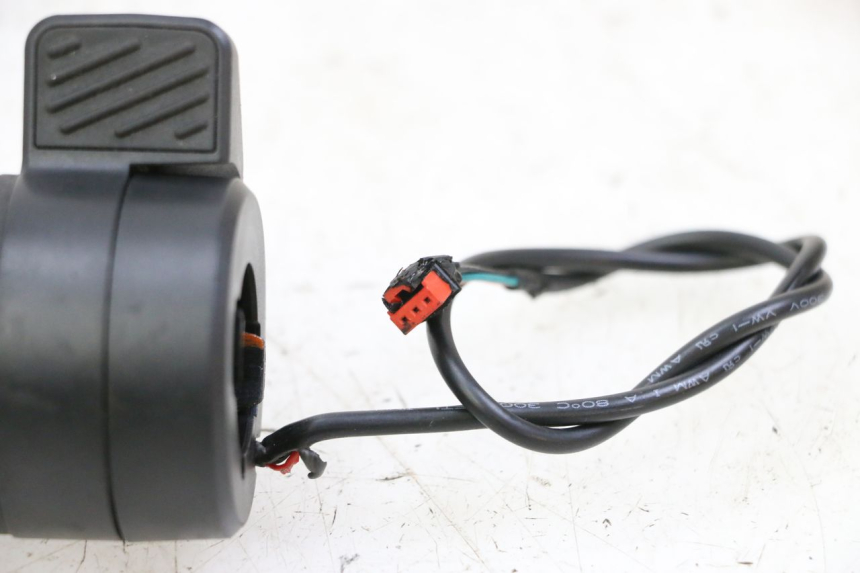 photo de THROTTLE GRIP SEGWAY NINEBOT ZT3 PRO 1