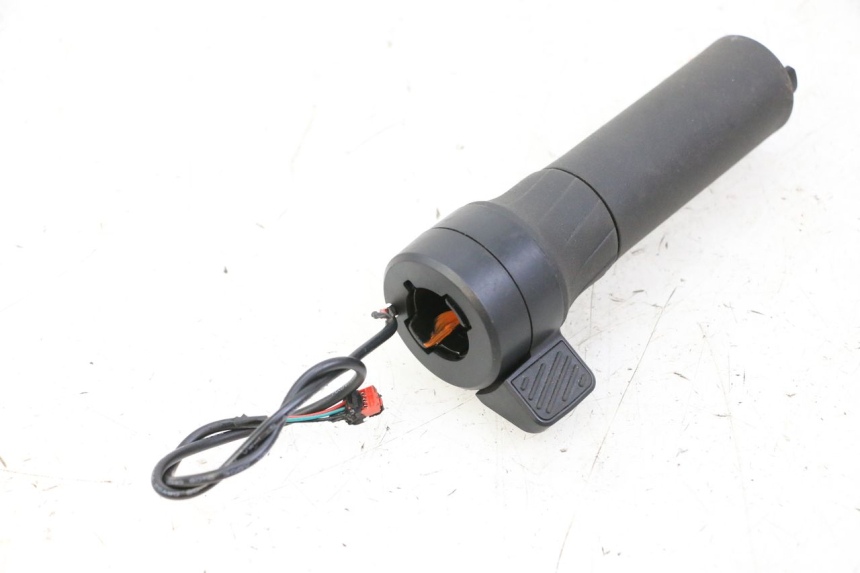 photo de THROTTLE GRIP SEGWAY NINEBOT ZT3 PRO 1
