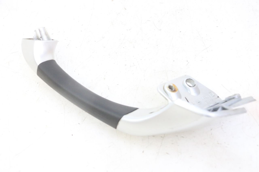 photo de RIGHT REAR HANDLEBAR PIAGGIO MP3 LT 300 (2010 - 2016) - Alternative perspective