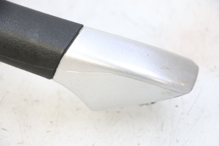 photo de RIGHT REAR HANDLEBAR PIAGGIO MP3 RL 250 (2007 - 2010)