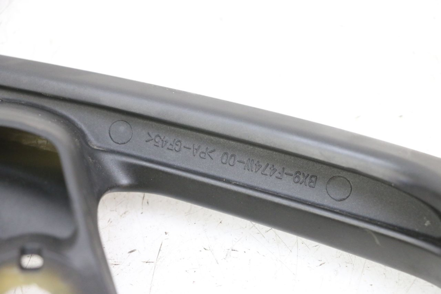 photo de RIGHT GRAB RAIL  YAMAHA TRICITY 300 (2020 - 2024) - Alternative perspective