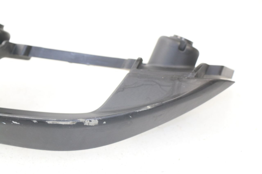 photo de LEFT GRAB RAIL  YAMAHA XMAX X-MAX ABS 125 (2014 - 2016) - Zoom on usage condition