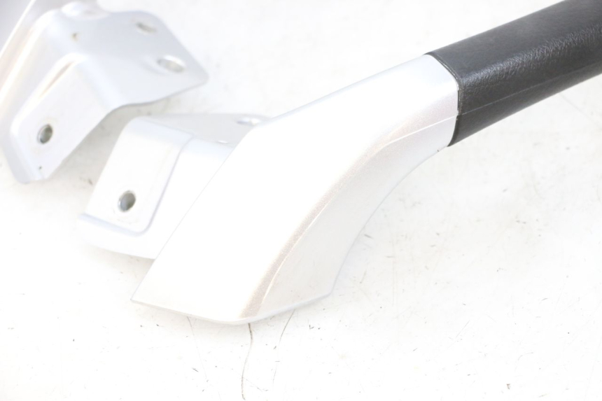 photo de GRAB RAIL PIAGGIO MP3 RL 250 (2007 - 2010) - Additional view of the item