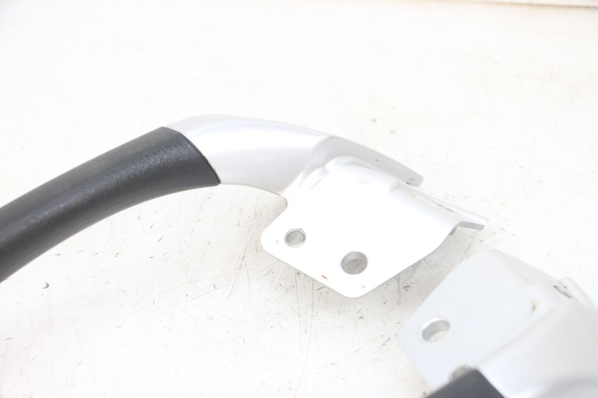 photo de GRAB RAIL PIAGGIO MP3 RL 250 (2007 - 2010) - Distinctive features