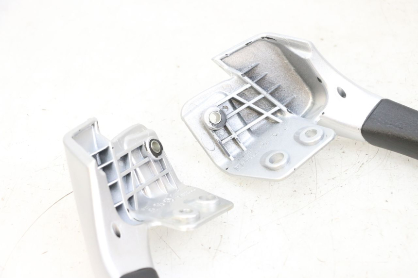 photo de GRAB RAIL PIAGGIO MP3 RL 250 (2007 - 2010) - Alternative perspective