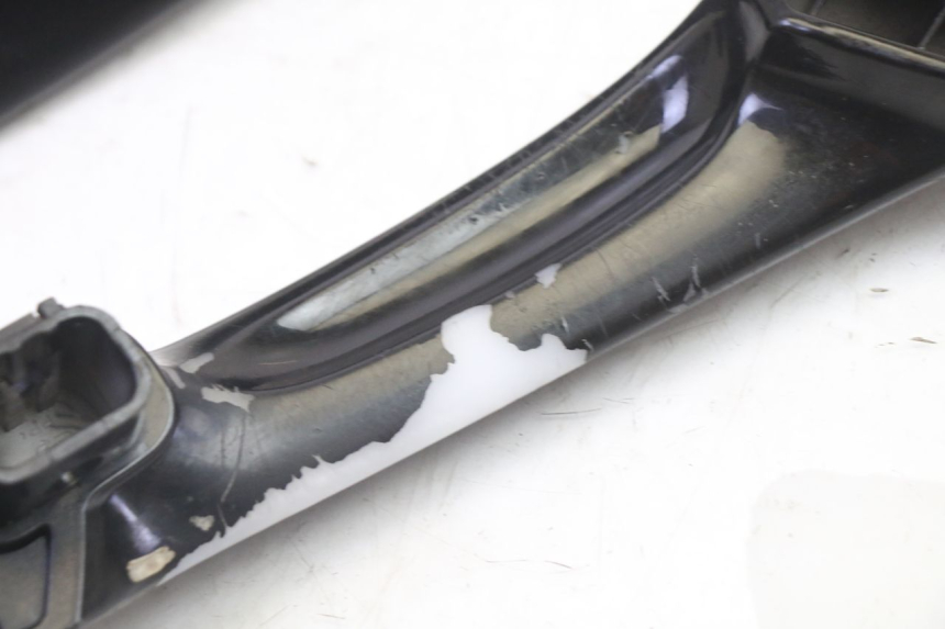 photo de GRAB RAIL PEUGEOT SATELIS 125 (2013 - 2018)