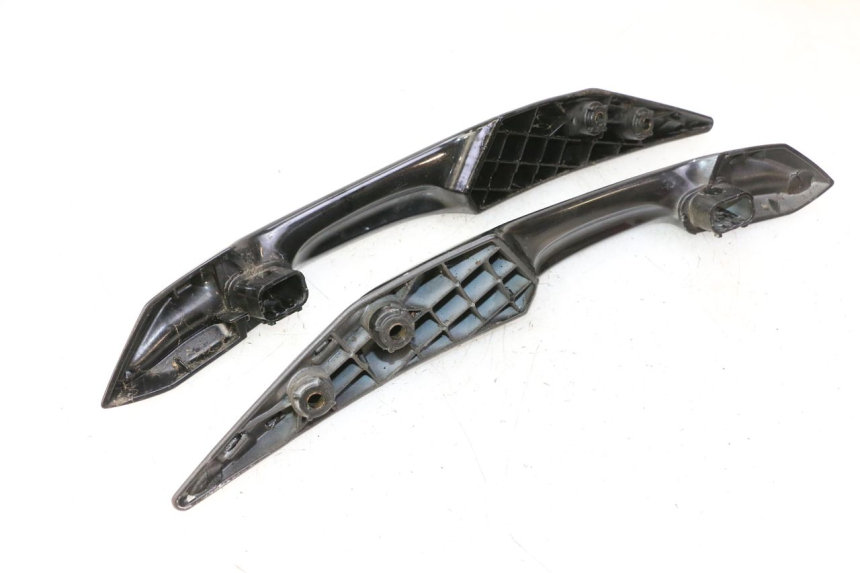 photo de GRAB RAIL PEUGEOT SATELIS 125 (2013 - 2018)