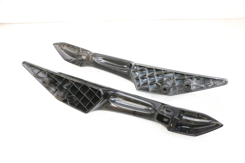 photo de GRAB RAIL PEUGEOT SATELIS 125 (2013 - 2018)