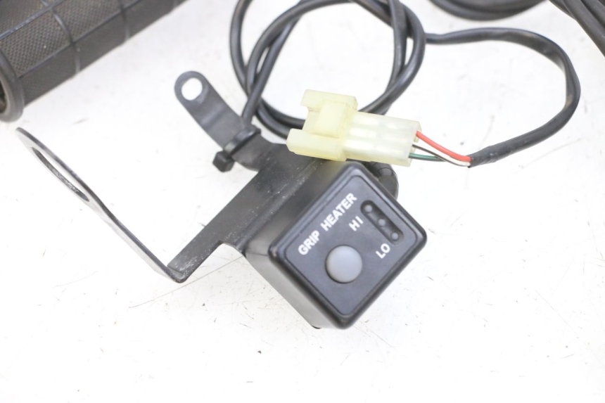 photo de HANDLEBAR GRIP SUZUKI BURGMAN 650 (2013 - 2020)