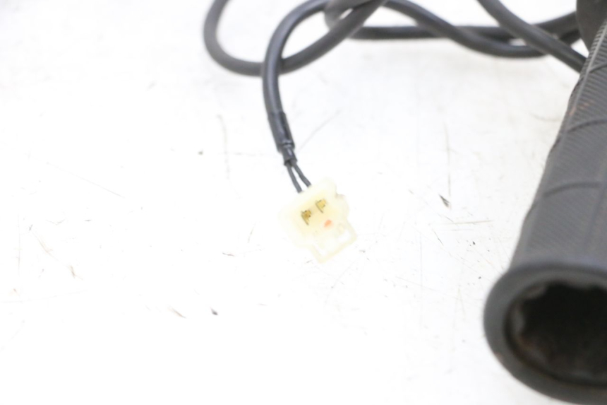 photo de HANDLEBAR GRIP SUZUKI BURGMAN 650 (2013 - 2020)