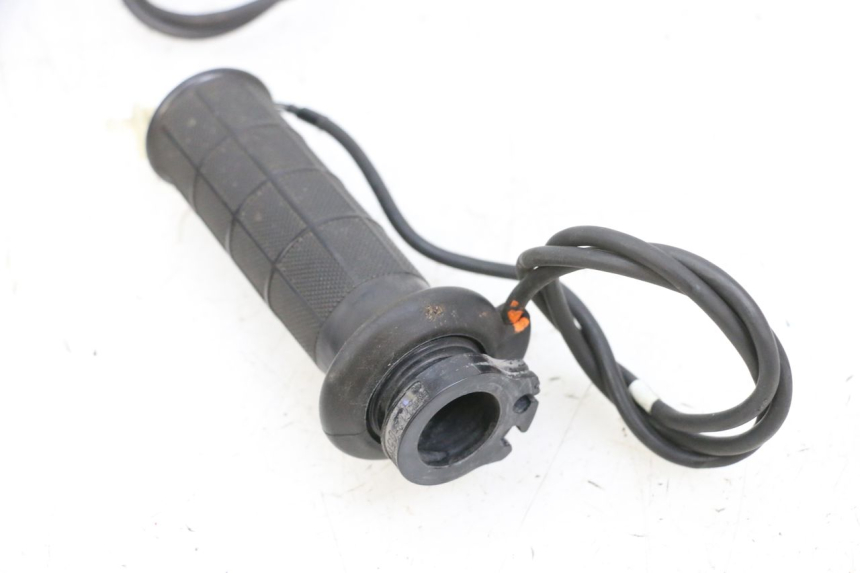 photo de HANDLEBAR GRIP SUZUKI BURGMAN 650 (2013 - 2020)