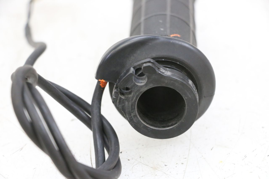 photo de HANDLEBAR GRIP SUZUKI BURGMAN 650 (2013 - 2020)