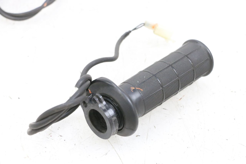 photo de HANDLEBAR GRIP SUZUKI BURGMAN 650 (2013 - 2020)