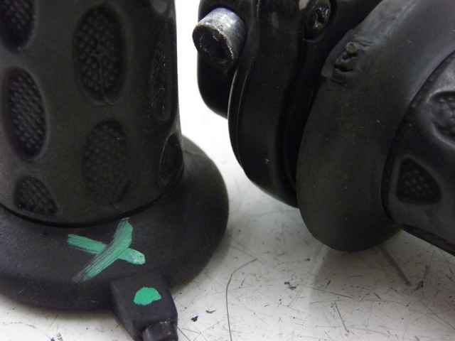 photo de HANDLEBAR GRIP PIAGGIO MP3 RL 125 (2006 - 2014) - Component detail