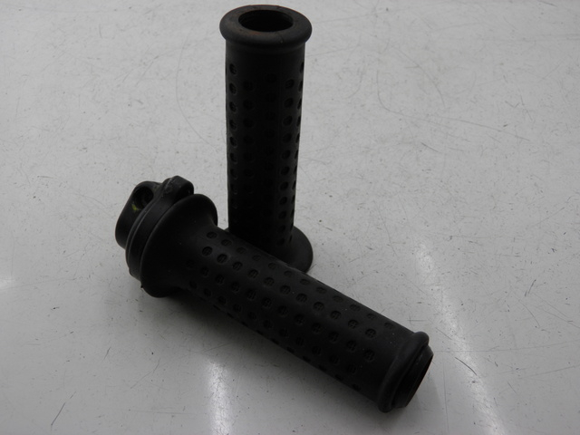 photo de HANDLEBAR GRIP PIAGGIO MP3 RL 125 (2008 - 2009) - Zoom on usage condition