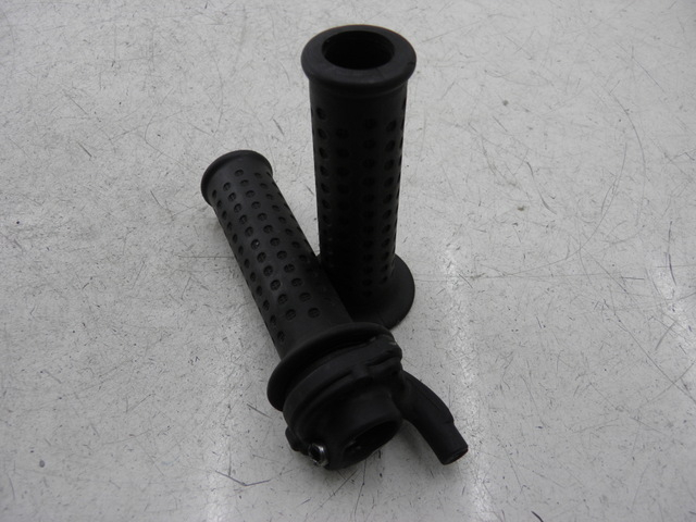 photo de HANDLEBAR GRIP PIAGGIO X8 125 (2004 - 2007)