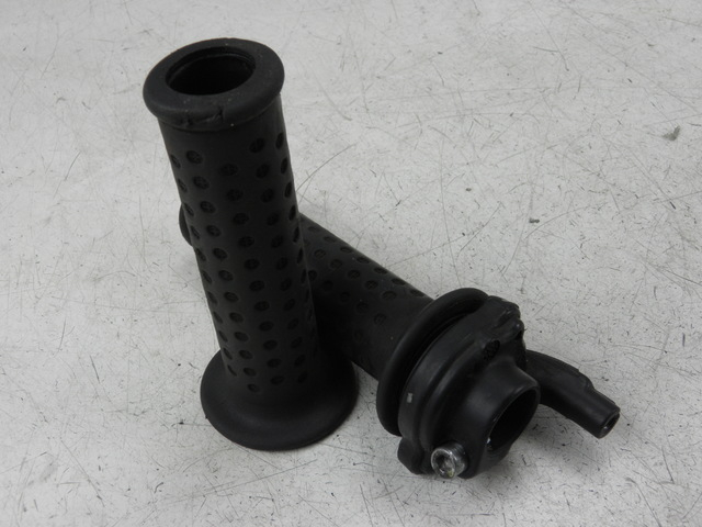 photo de HANDLEBAR GRIP PIAGGIO X8 125 (2004 - 2007)