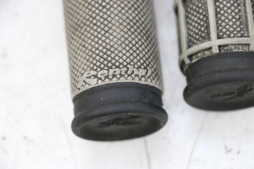 photo de HANDLEBAR GRIP YAMAHA YFM R RAPTOR 250 (2008 - 2014) - Zoom on usage condition