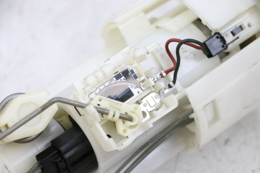 photo de FUEL PUMP YAMAHA FJR ABS 1300 (2006 - 2012) - Alternative perspective