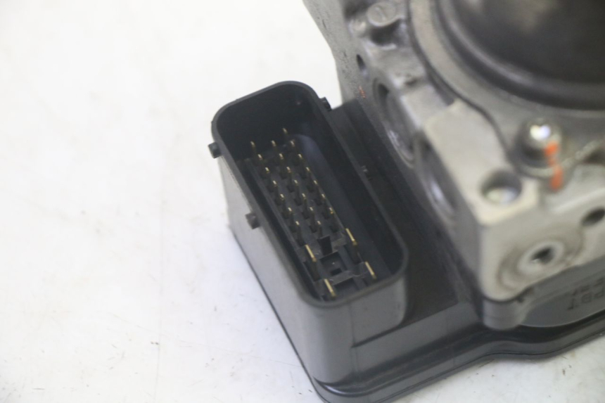 photo de ABS PUMP SUZUKI BURGMAN EXECUTIVE ABS 650 (2006 - 2012) - Technical close-up