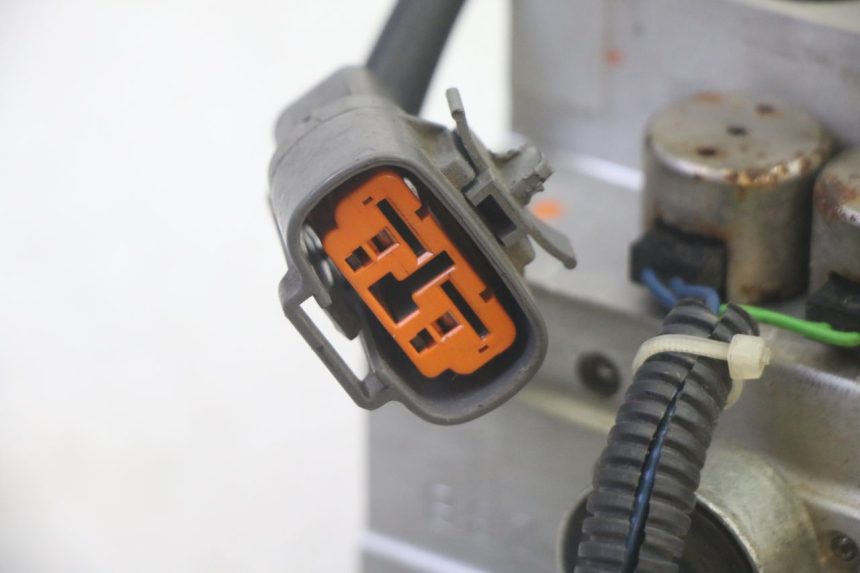 photo de ABS PUMP YAMAHA TDM ABS 900 (2002 - 2014) - Fixing points details