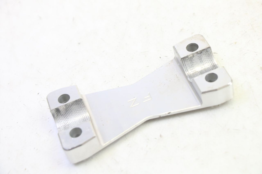 photo de HANDLEBAR CLAMP YAMAHA FZ6 N FAZER 600 (2004 - 2006)