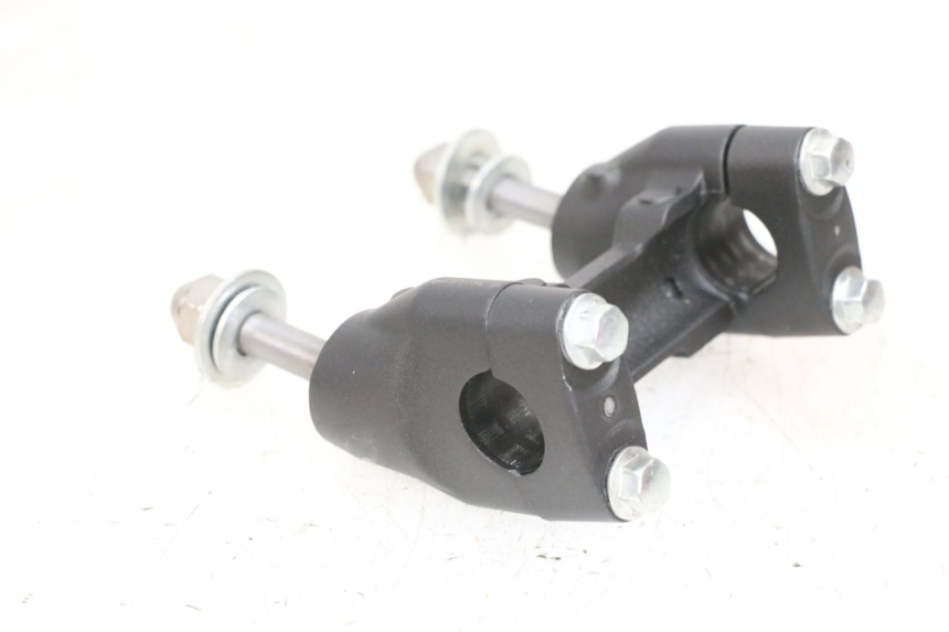 photo de HANDLEBAR RISERS YAMAHA MT-07 MT07 ABS 700 (2018 - 2020) - Zoom on usage condition