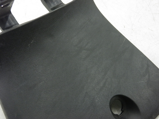 photo de GLOVE BOX DOOR YAMAHA XMAX X-MAX 125 (2006 - 2009)