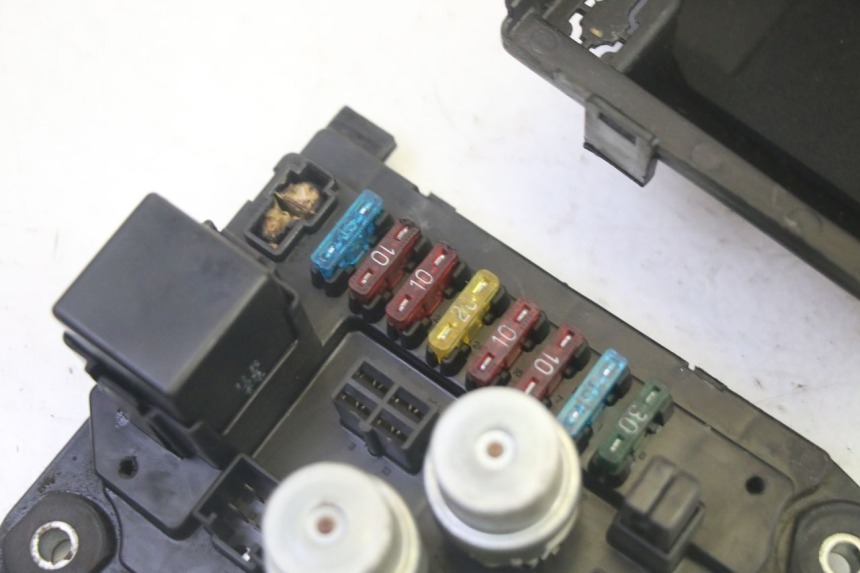 photo de FUSE BOX KAWASAKI GPZ RX 1000 (1986 - 1988) - Zoom on usage condition