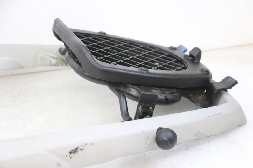 photo de LUGGAGE RACK PEUGEOT SATELIS 125 (2013 - 2018)