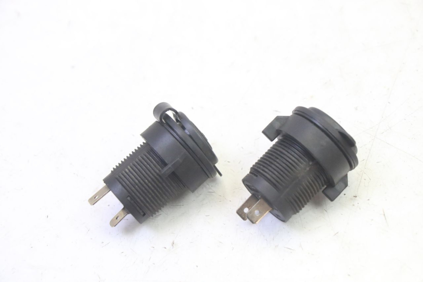 photo de CIGAR LIGHTER SOCKET QUADRO 4 4D 350 (2015 - 2018)