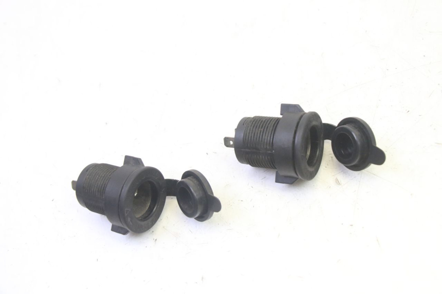 photo de CIGAR LIGHTER SOCKET QUADRO 4 4D 350 (2015 - 2018)