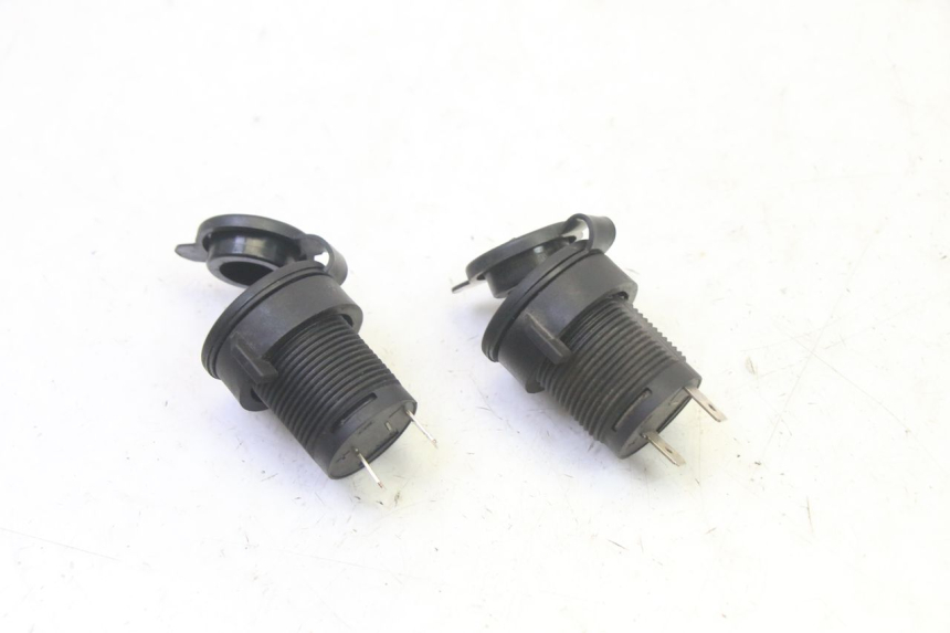 photo de CIGAR LIGHTER SOCKET QUADRO 4 4D 350 (2015 - 2018)