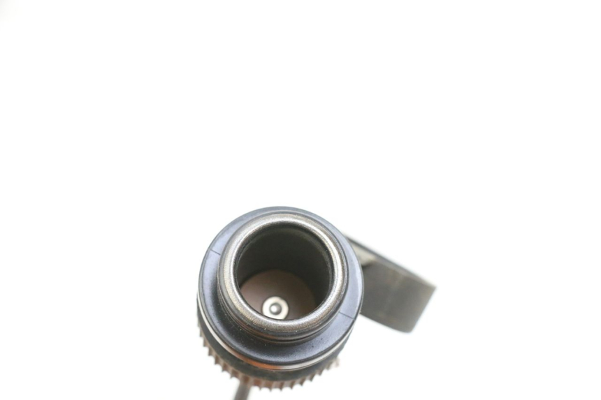 photo de CIGAR LIGHTER SOCKET SYM GTS EVO 125 (2009 - 2013) - Zoom on usage condition